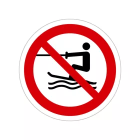 Vontatott vízi sporteszköz használata tilos!